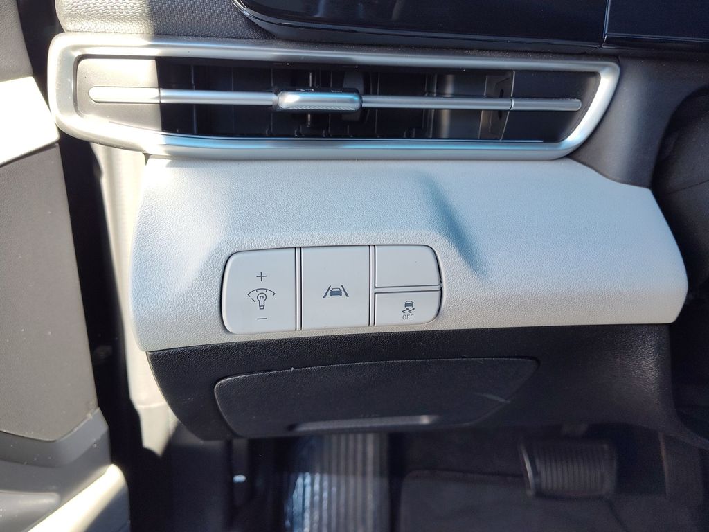 Thumbnail: 2023 Hyundai Elantra - 17