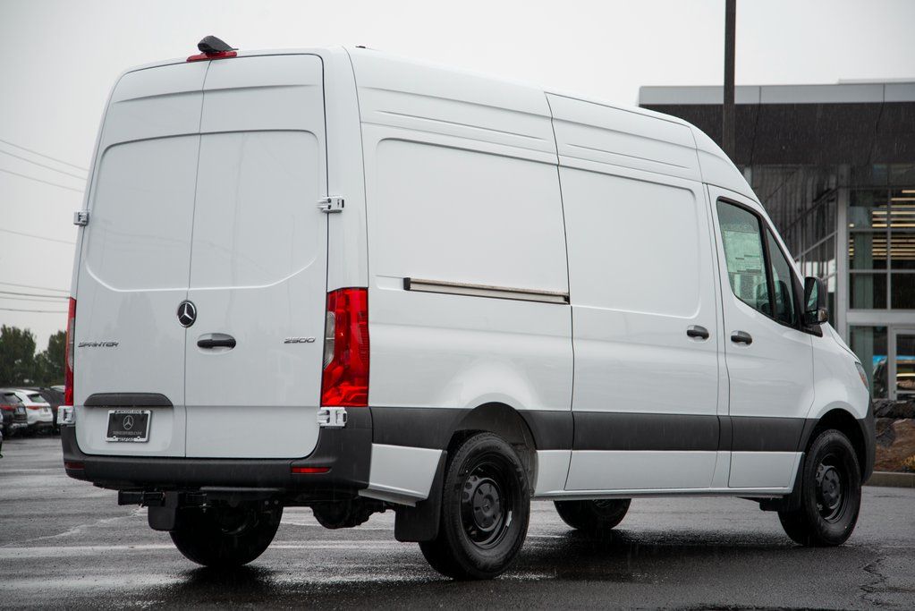 Thumbnail: 2026 Mercedes-Benz Sprinter - 9