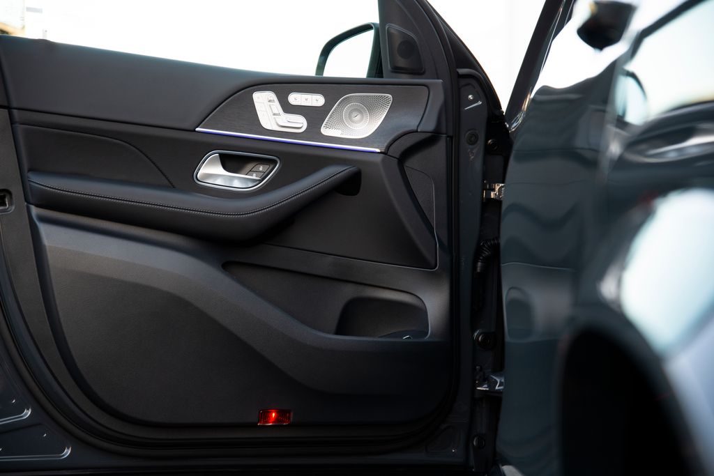 Thumbnail: 2026 Mercedes-Benz GLS - 9