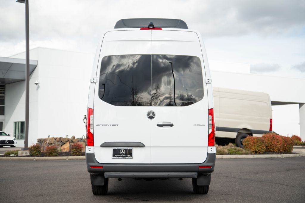 Thumbnail: 2026 Mercedes-Benz Sprinter - 4