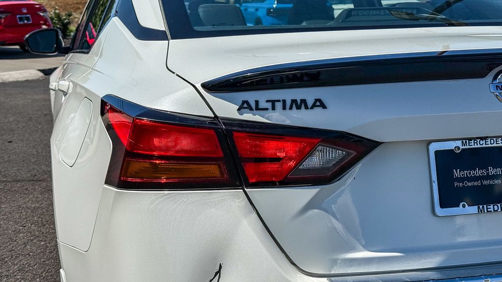 Thumbnail: 2022 Nissan Altima - 9