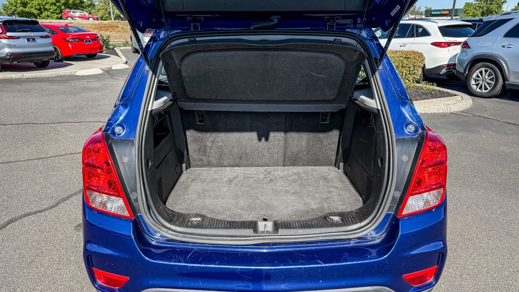 Thumbnail: 2017 Chevrolet Trax - 27