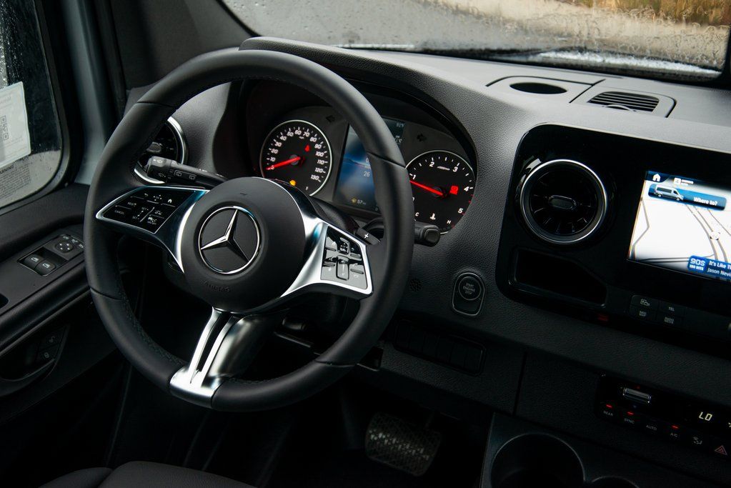 Thumbnail: 2025 Mercedes-Benz Sprinter - 17