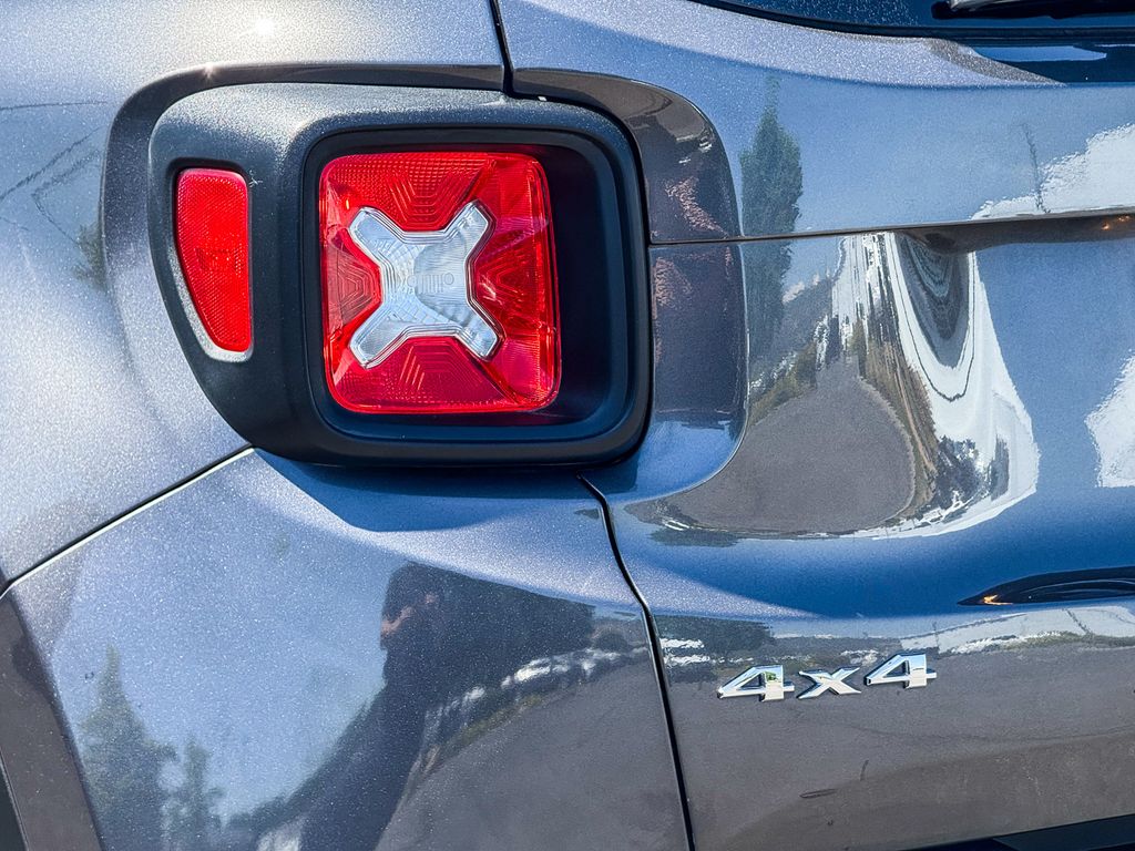 Thumbnail: 2017 Jeep Renegade - 8