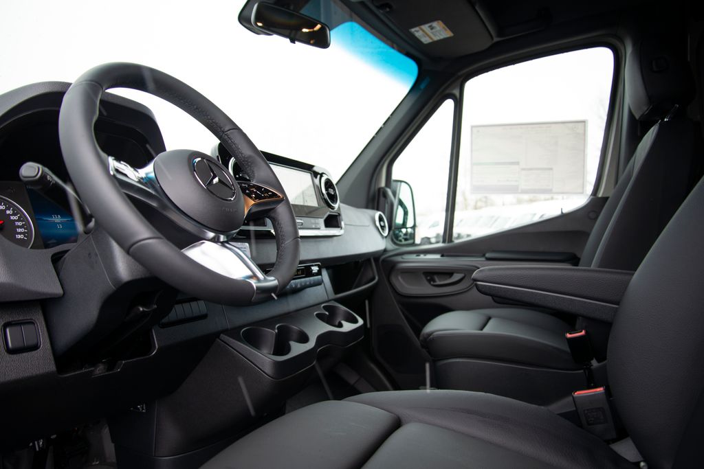 Thumbnail: 2026 Mercedes-Benz Sprinter - 12