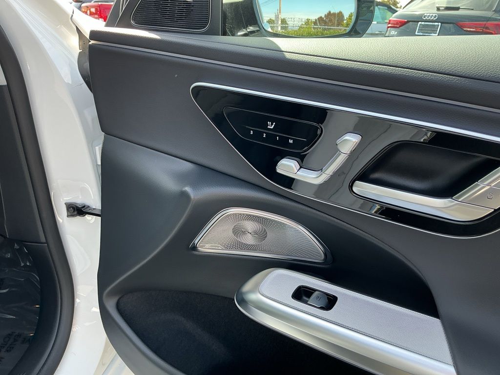 2027 Mercedes-Benz E-Class E350 - Photo 20
