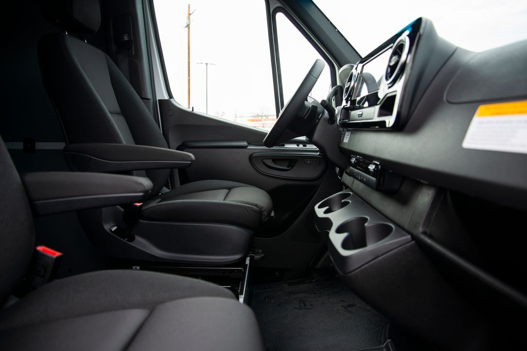 Thumbnail: 2026 Mercedes-Benz Sprinter - 15