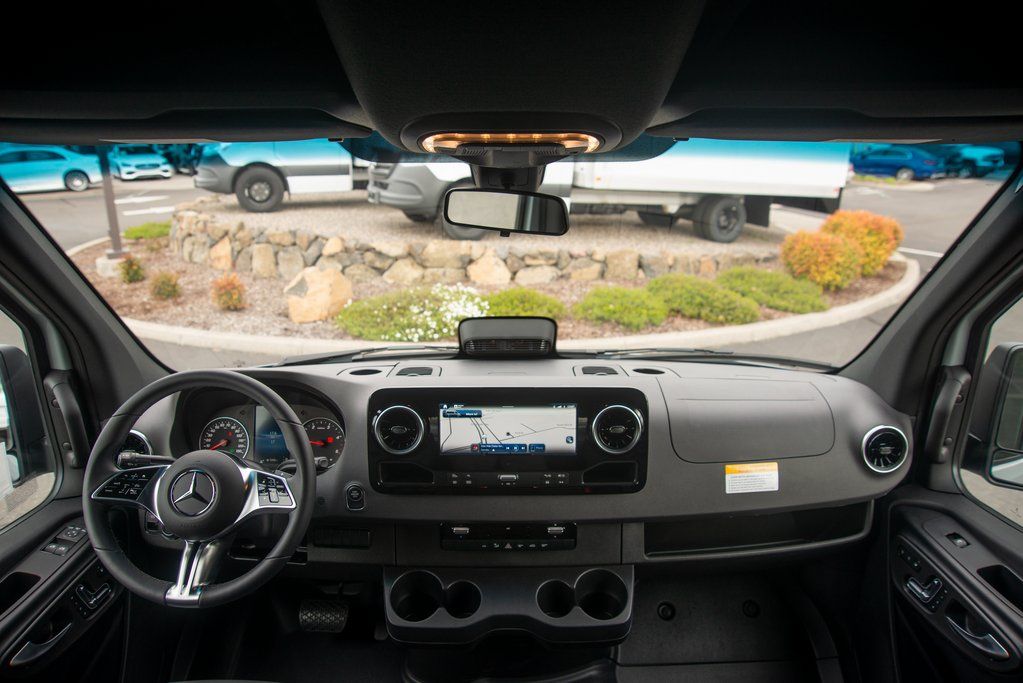 Thumbnail: 2025 Mercedes-Benz Sprinter - 22