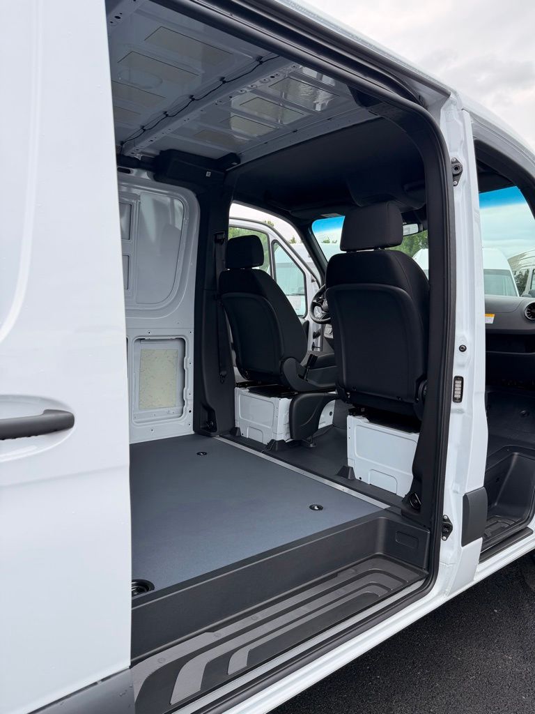 Thumbnail: 2026 Mercedes-Benz Sprinter - 23