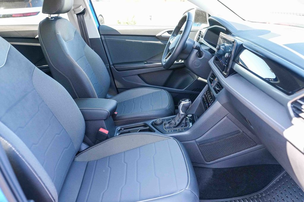 Thumbnail: 2025 Volkswagen Taos - 19