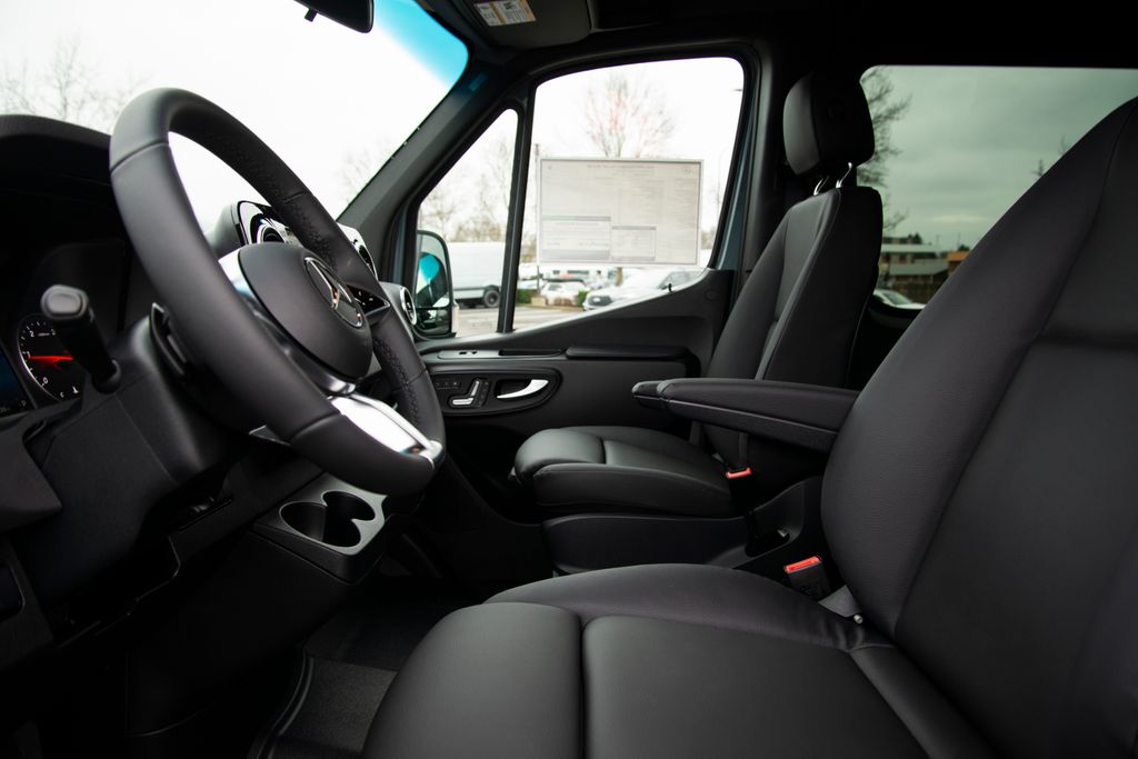 Thumbnail: 2026 Mercedes-Benz Sprinter - 13