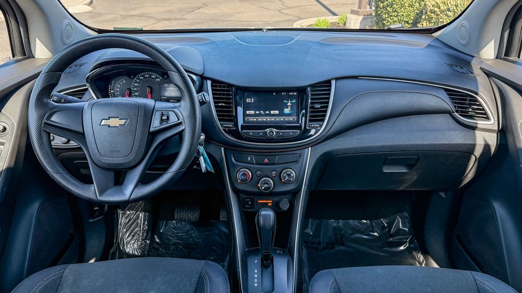 Thumbnail: 2017 Chevrolet Trax - 12