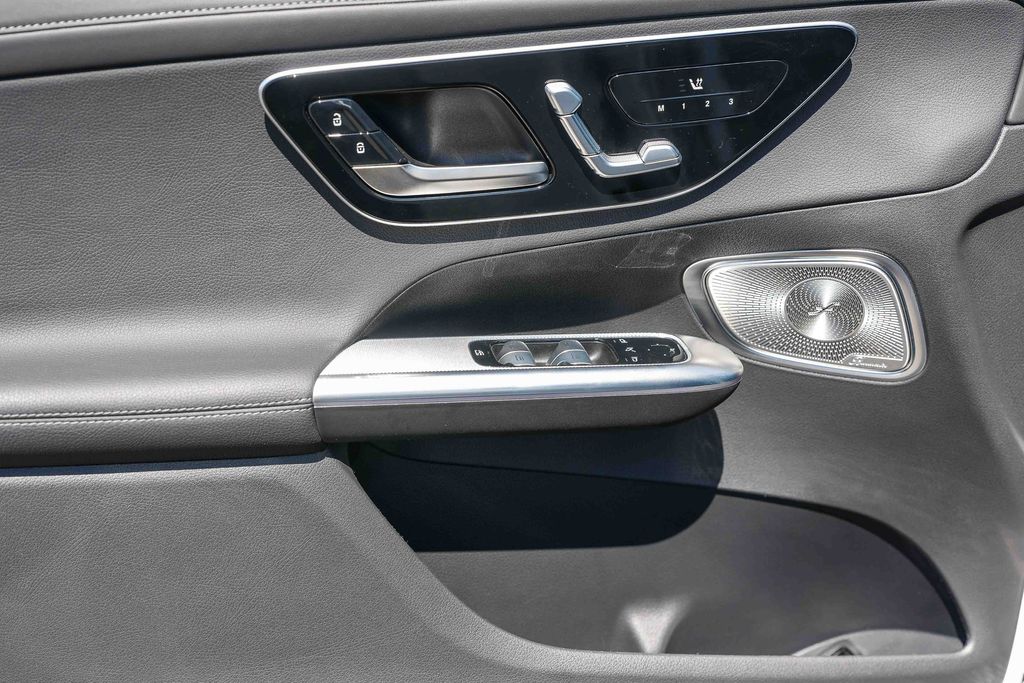 Thumbnail: 2025 Mercedes-Benz GLC - 26