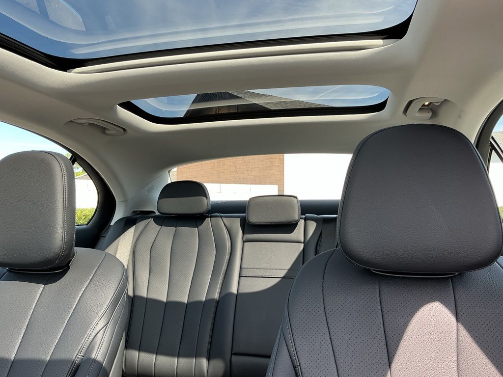 2027 Mercedes-Benz E-Class E350 - Photo 12
