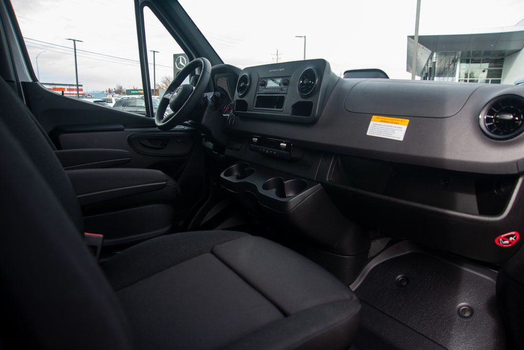 Thumbnail: 2025 Mercedes-Benz Sprinter - 31