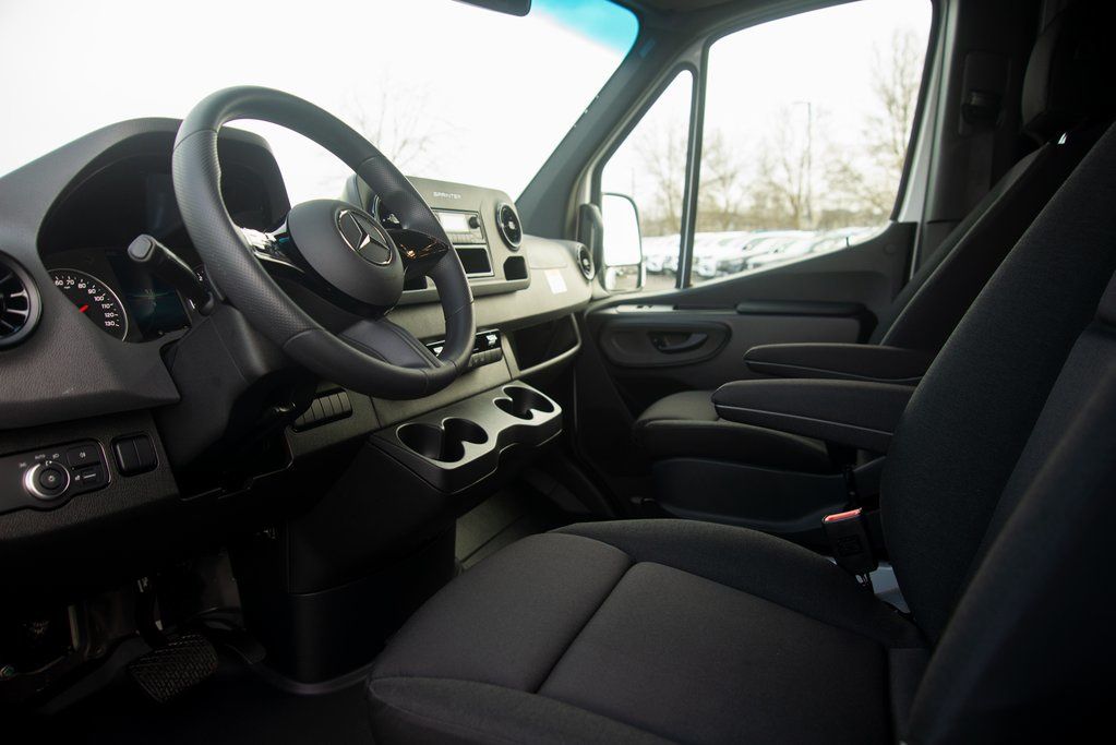 Thumbnail: 2025 Mercedes-Benz Sprinter - 31