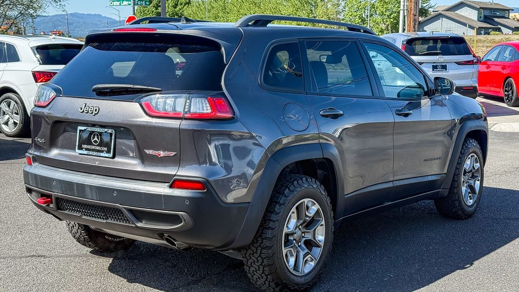 Thumbnail: 2019 Jeep Cherokee - 6