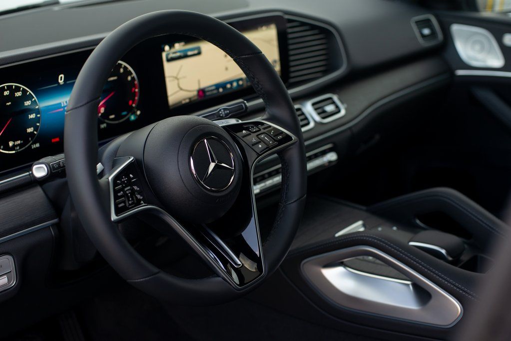 Thumbnail: 2025 Mercedes-Benz GLE - 30