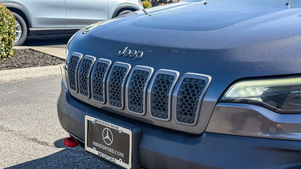 Thumbnail: 2019 Jeep Cherokee - 3