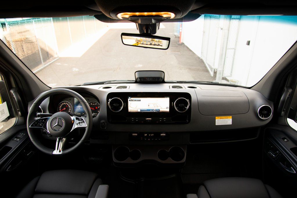 Thumbnail: 2025 Mercedes-Benz Sprinter - 17