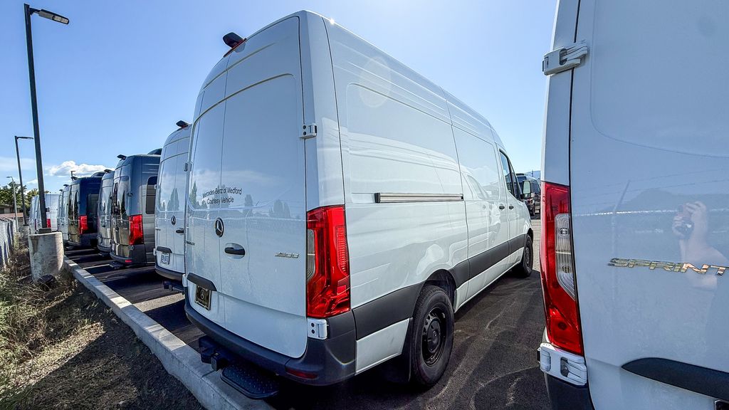 Thumbnail: 2025 Mercedes-Benz Sprinter - 7
