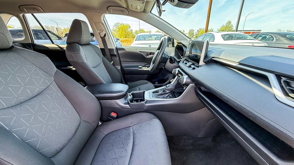 Thumbnail: 2025 Toyota RAV4 - 17