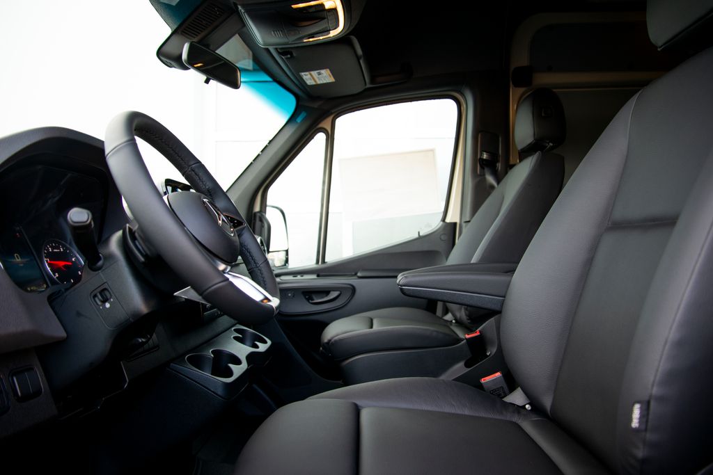 Thumbnail: 2026 Mercedes-Benz Sprinter - 13