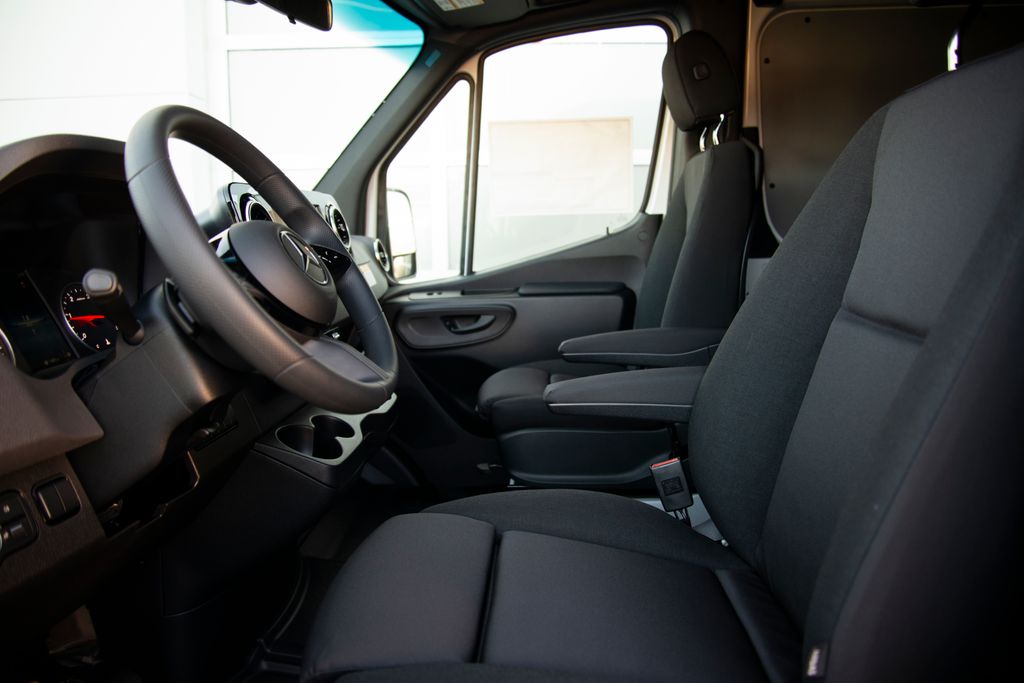 Thumbnail: 2026 Mercedes-Benz Sprinter - 12