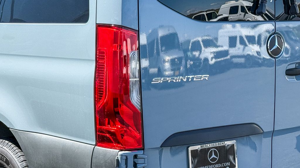 Thumbnail: 2025 Mercedes-Benz Sprinter - 9