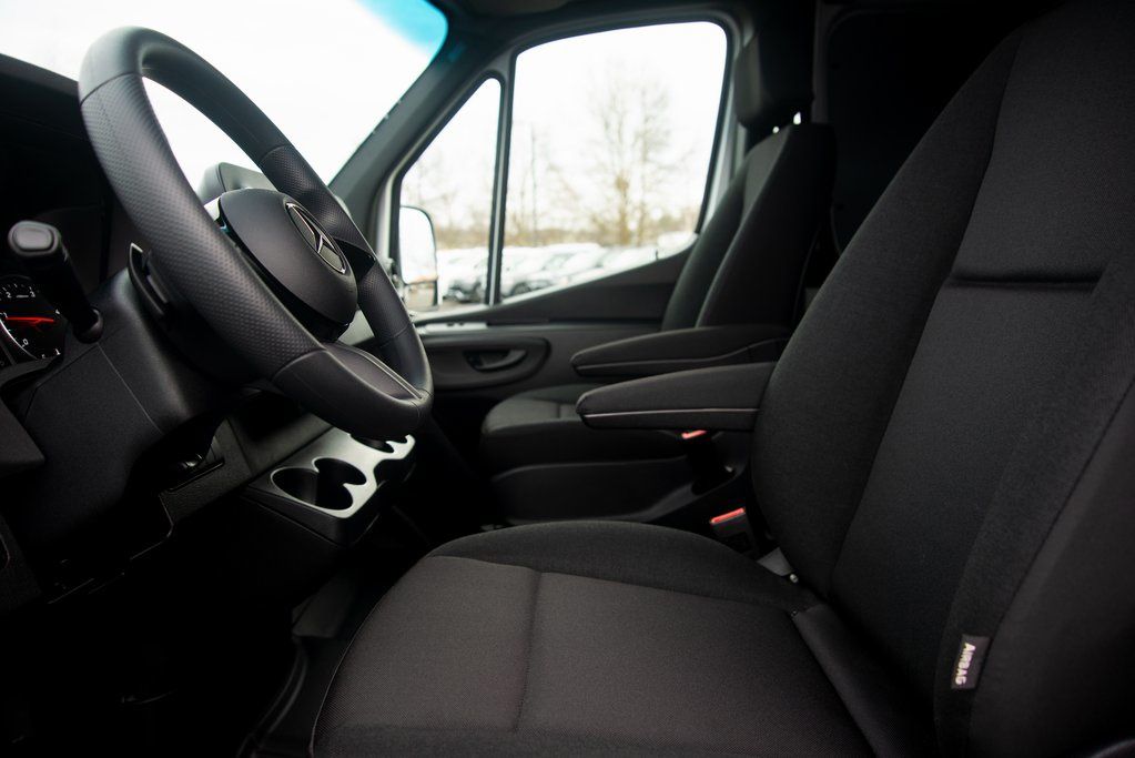 Thumbnail: 2025 Mercedes-Benz Sprinter - 33