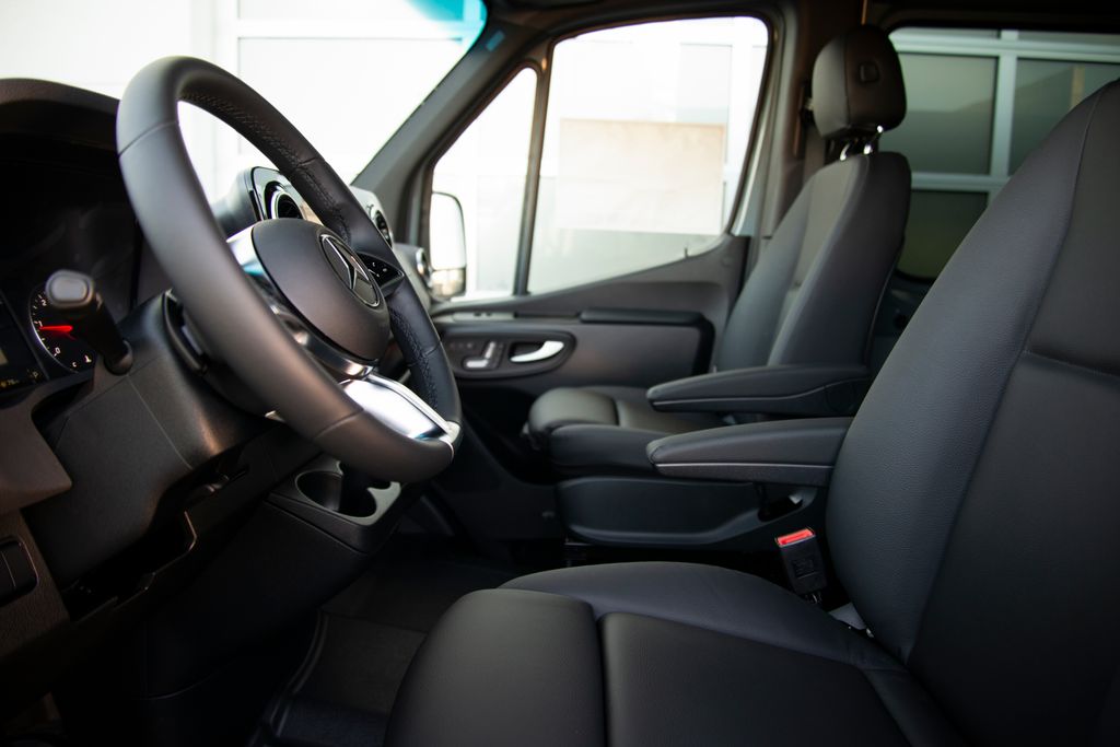 Thumbnail: 2026 Mercedes-Benz Sprinter - 13