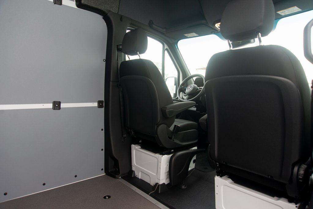 Thumbnail: 2025 Mercedes-Benz Sprinter - 40