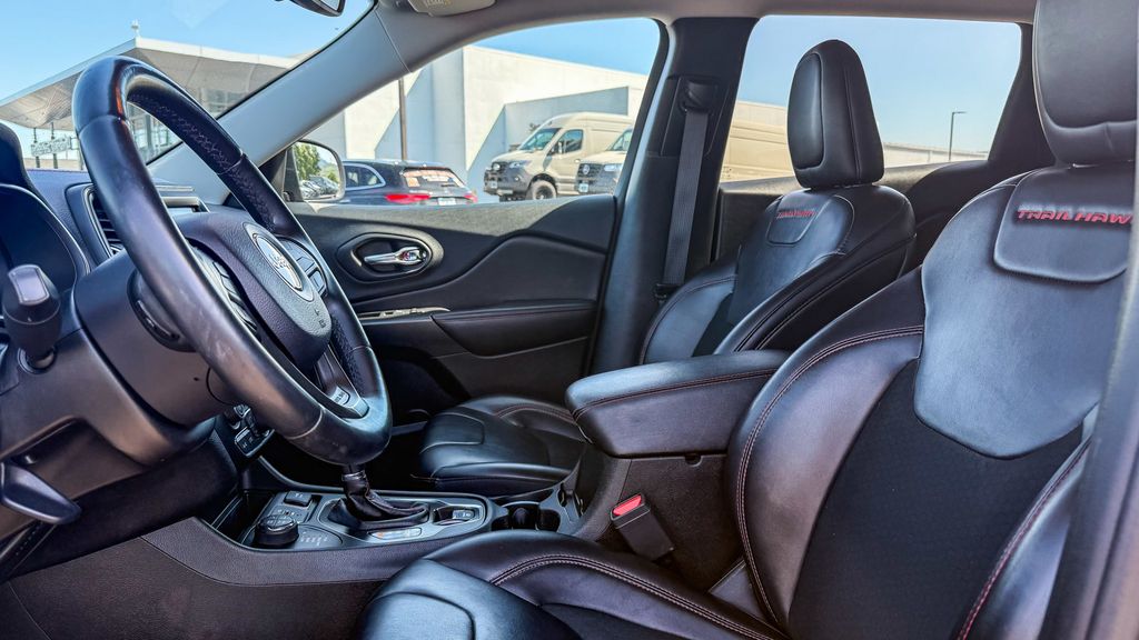 Thumbnail: 2019 Jeep Cherokee - 19