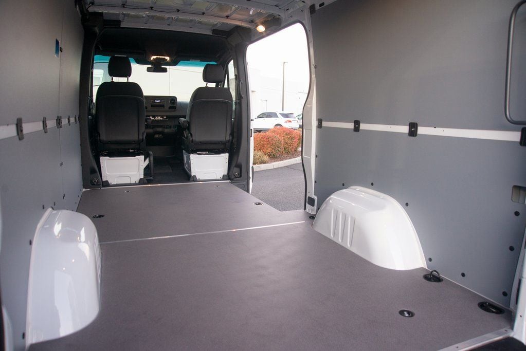 Thumbnail: 2025 Mercedes-Benz Sprinter - 39