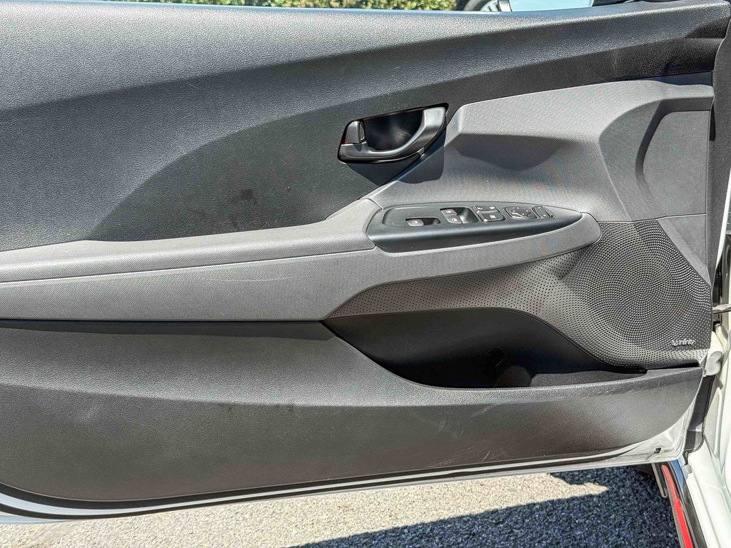 Thumbnail: 2020 Hyundai Veloster - 20