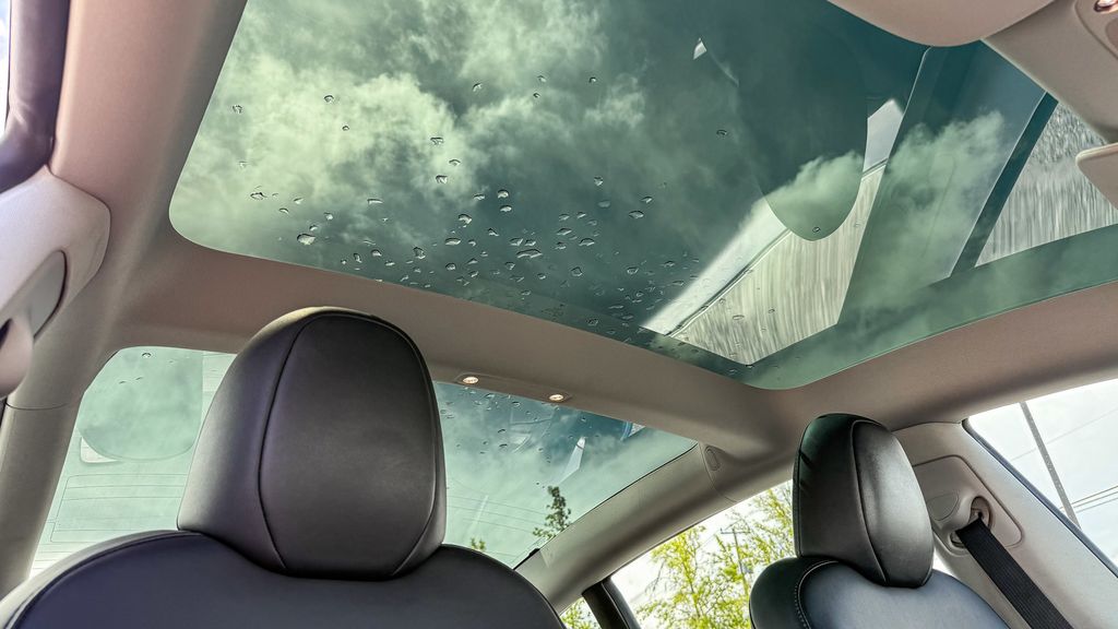 Thumbnail: 2023 Tesla Model 3 - 16