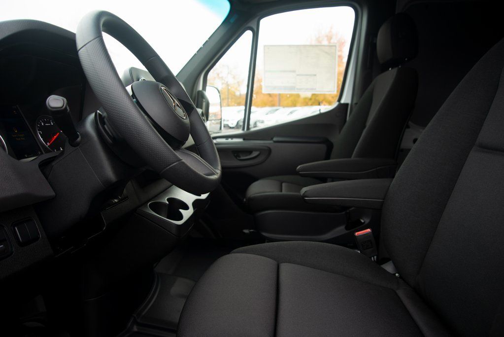 Thumbnail: 2025 Mercedes-Benz Sprinter - 36