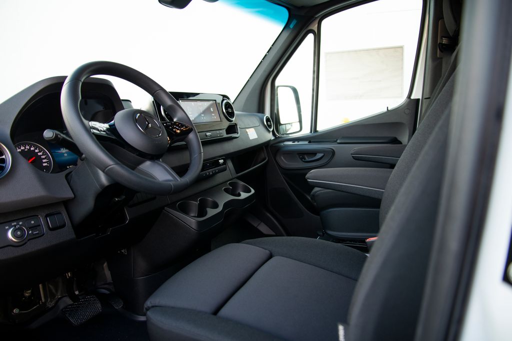 Thumbnail: 2026 Mercedes-Benz Sprinter - 12