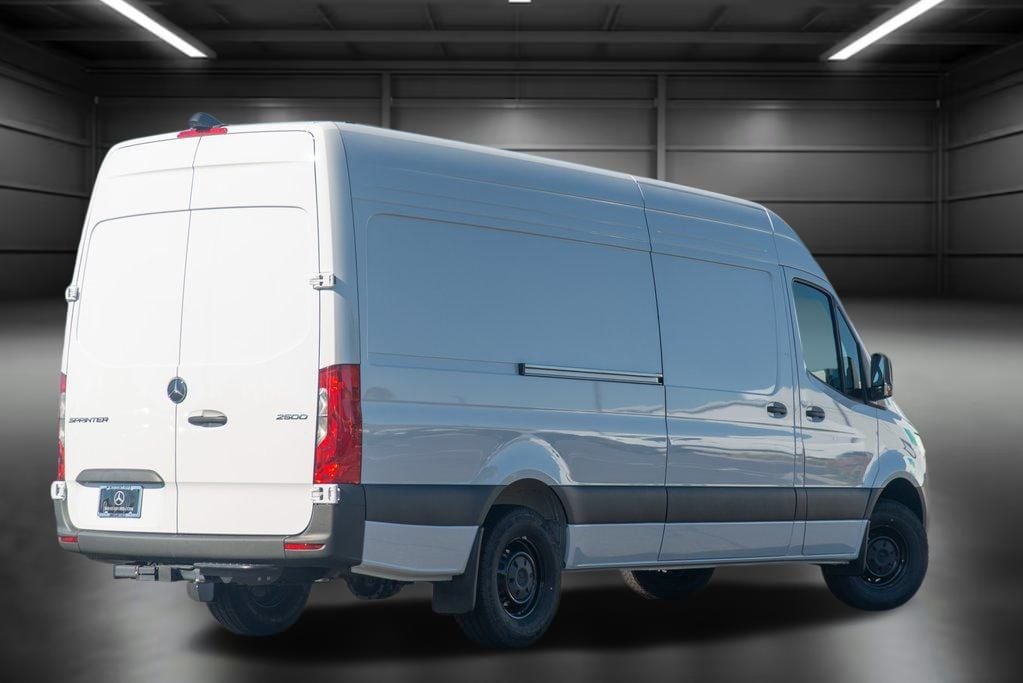 Thumbnail: 2025 Mercedes-Benz Sprinter - 11