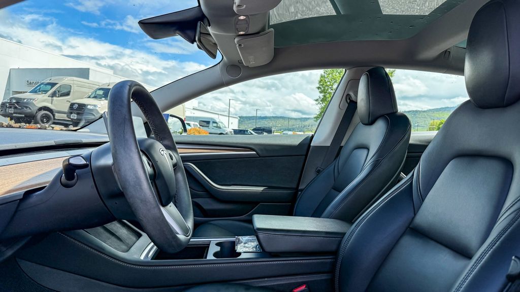 Thumbnail: 2023 Tesla Model 3 - 18