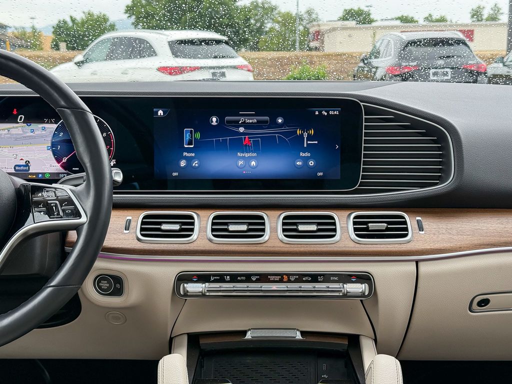 Thumbnail: 2025 Mercedes-Benz GLE - 13