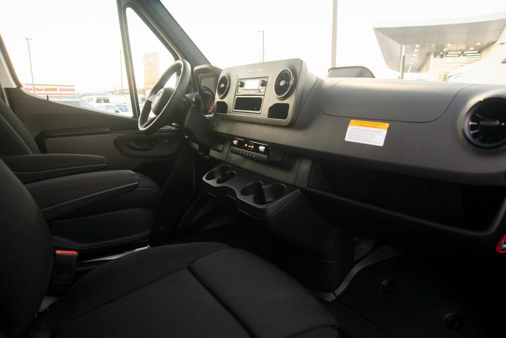 Thumbnail: 2025 Mercedes-Benz Sprinter - 32