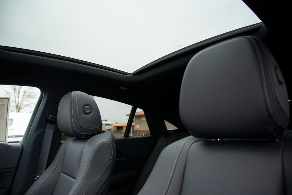 Thumbnail: 2026 Mercedes-Benz GLE - 12