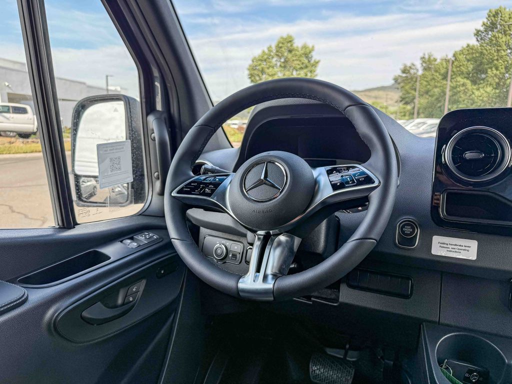 Thumbnail: 2026 Mercedes-Benz Sprinter - 15