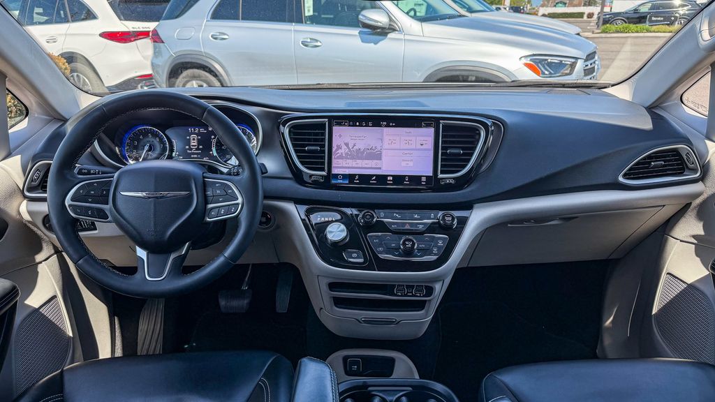 Thumbnail: 2023 Chrysler Pacifica - 11