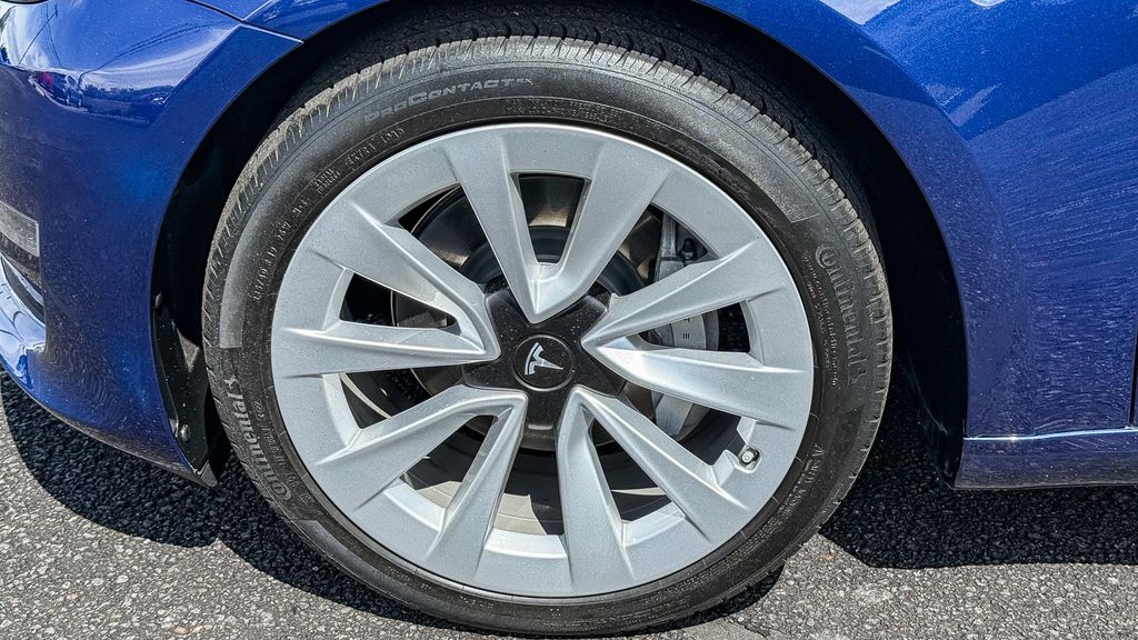 Thumbnail: 2023 Tesla Model 3 - 11