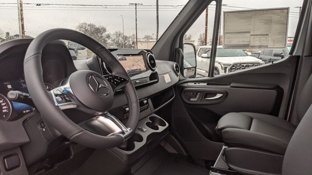 Thumbnail: 2026 Mercedes-Benz Sprinter - 8