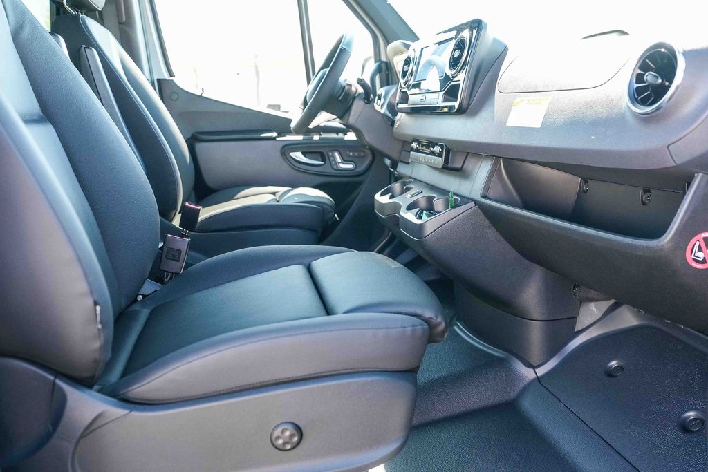 Thumbnail: 2026 Mercedes-Benz Sprinter - 18