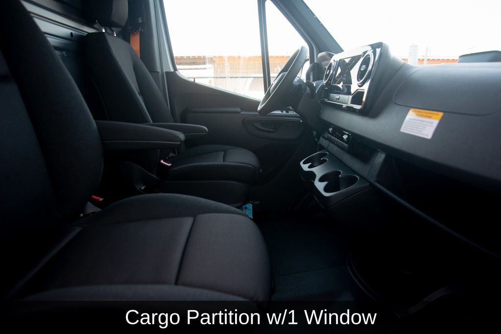 Thumbnail: 2025 Mercedes-Benz Sprinter - 38