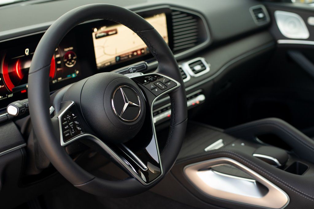 Thumbnail: 2025 Mercedes-Benz GLE - 30